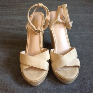 🌿 Victoria’s Secret wedges